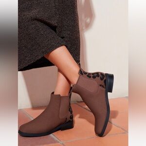 Vivaia boots size US 10.5